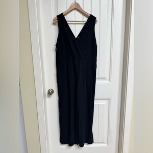 Uniqlo Black Knit Sleeveless V Neck Romper with Pockets. Size L